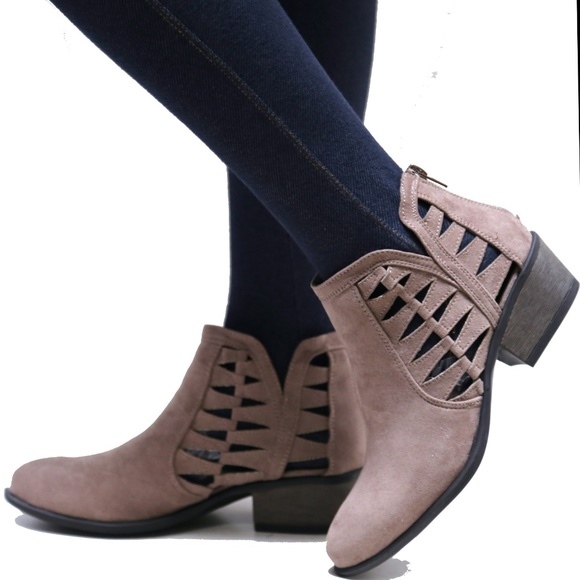New Taupe Cutout Western Ankle Boots Booties - Picture 1 of 3